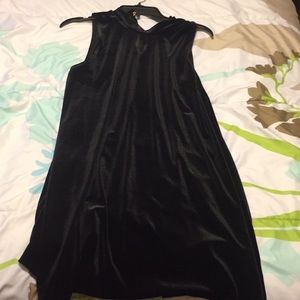 A lose black dress